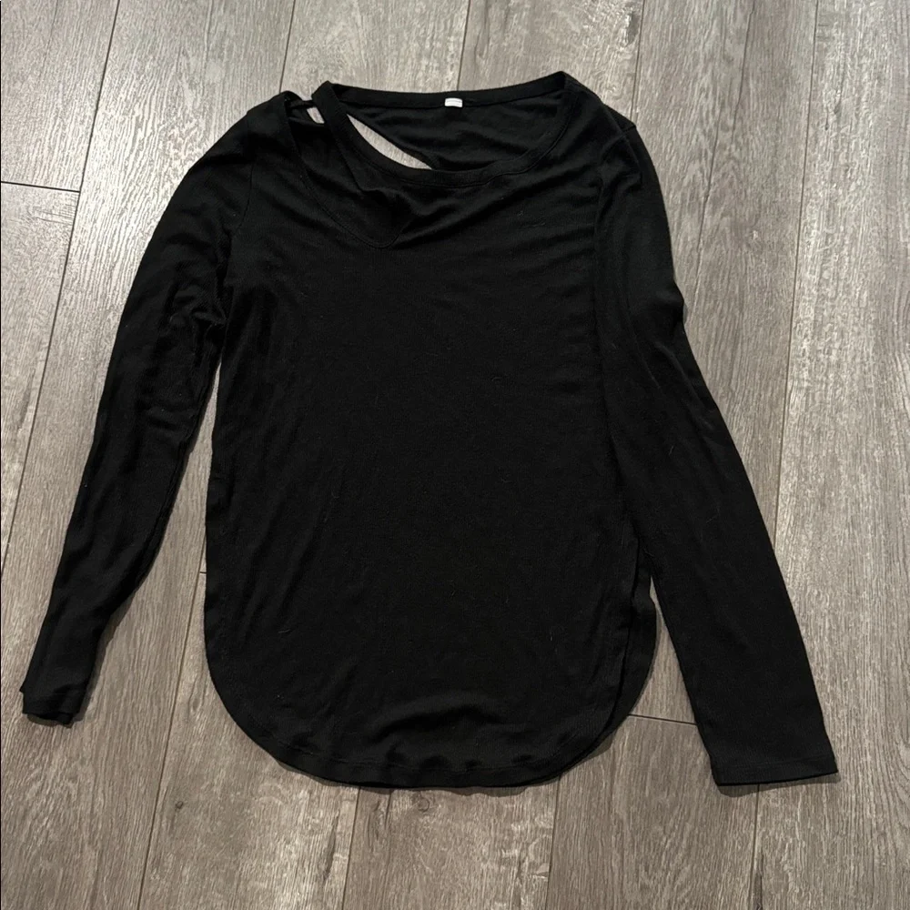 ALO YOGA Peak Cutout Long Sleeve T-Shirt - Black